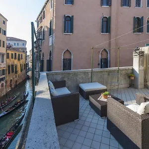 Guest house Tre Sestieri Terrace - Canal View 2024, Venice